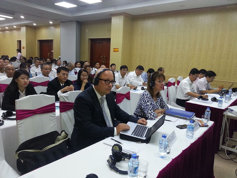 Chuyên gia Đức tại Hội thảo: Bà Angela Schmeink và Luật sư Ursus Koerner Von Gustorf