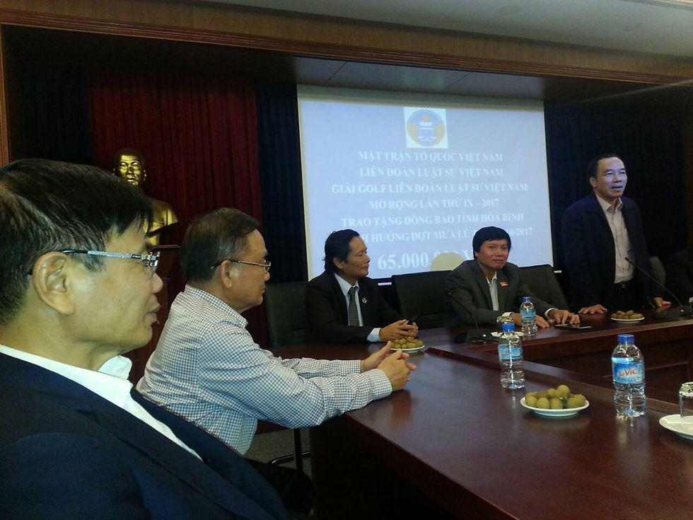 LS. Nguyễn Văn Huyên, Tổng Thư ký LĐLSVN (bìa trái) và LS. Nguyễn Văn Trung,