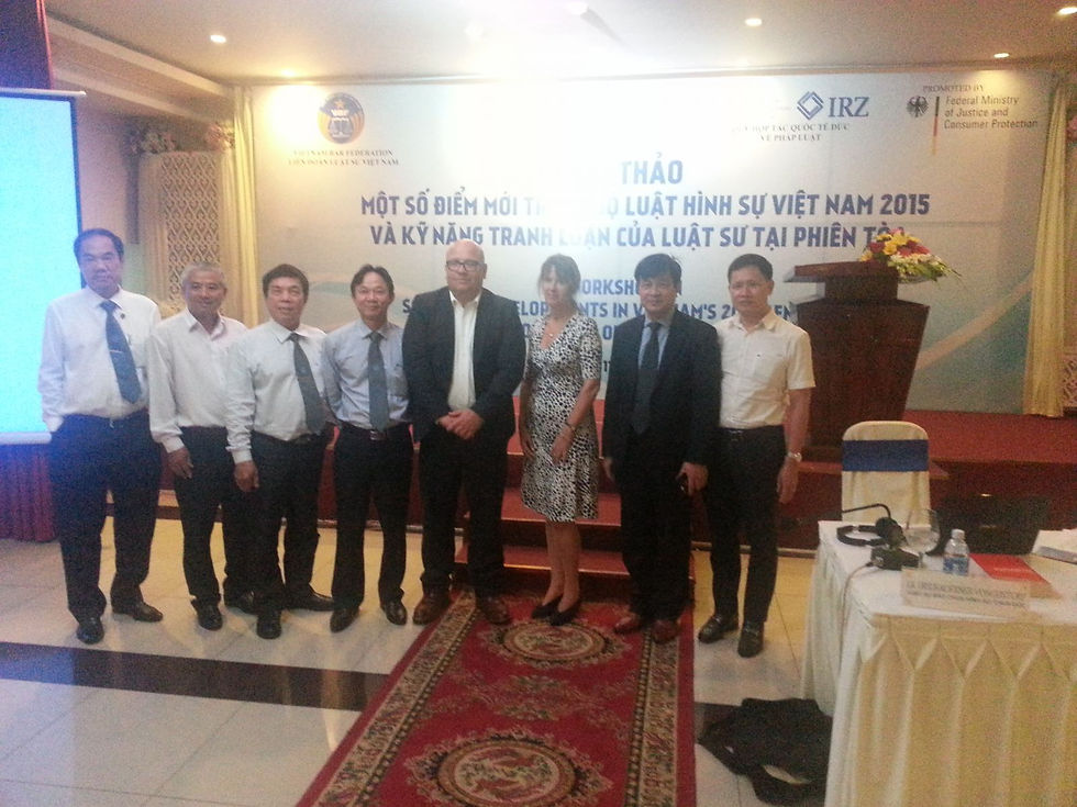 TS. Nguyễn Hữu Huyên, Phó Vụ trưởng Vụ Hợp tác quốc tế, BTP (bìa phải)