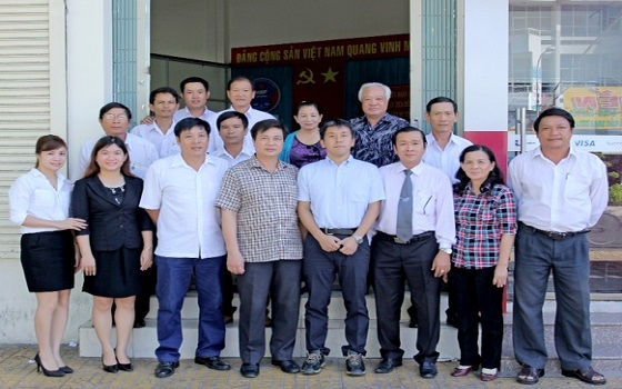 Đoàn công tác và Đoàn Luật sư tỉnh Ninh Thuận chụp ảnh lưu niệm