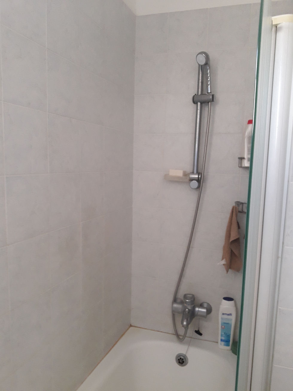 Original bathtub and mixer