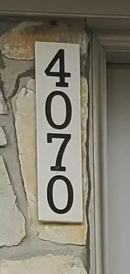Adresse civique gravée dans la pierre : résultat.