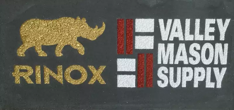 Pour remercier son nouveau partenaire, Rinox a fait graver leur deux logos ensemble.