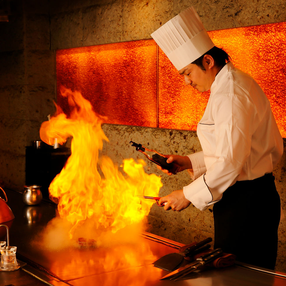 鉄板焼きならではのパフォーマンスをお楽しみください