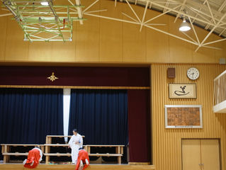 雨に備え体育館での打ち合わせをしました。