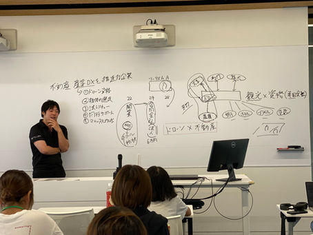 起業プロジェクトで登壇する様子
