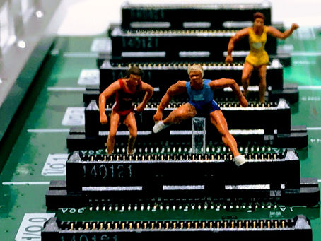 Pequeños equipos, grandes logros: Cómo las empresas tech lograron el éxito con un staff mínimo