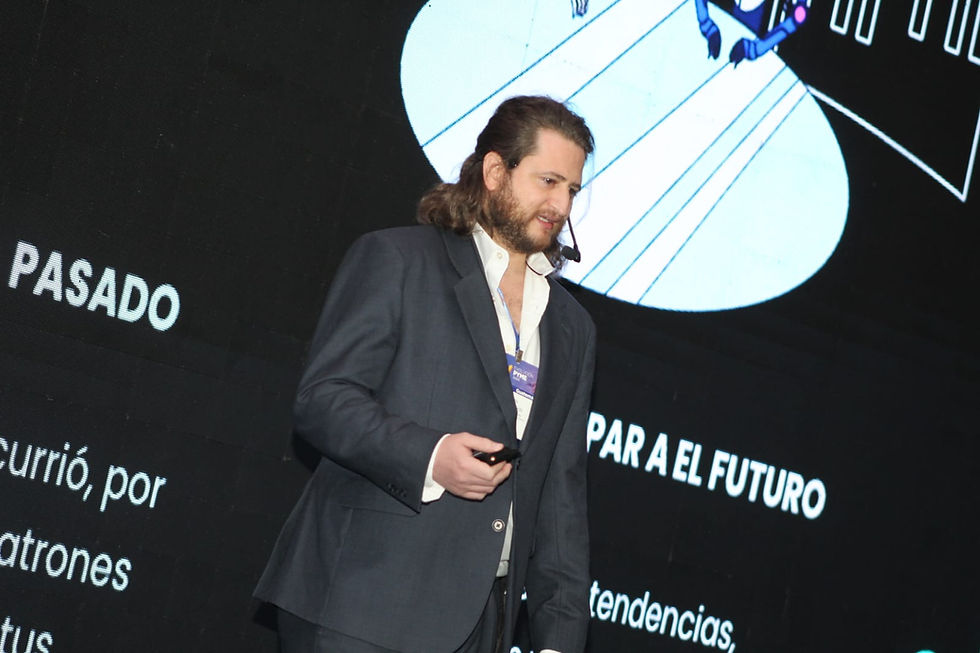 Evolución Pyme Guatemala 2025: Cómo implementar una IA corporativa altamente funcional