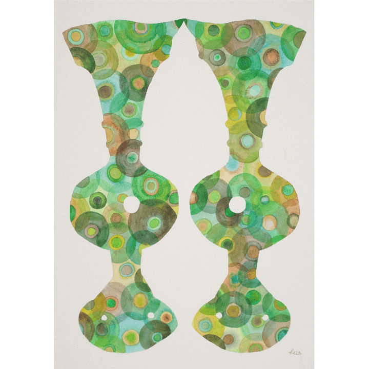 美術作家・吉田佳寿による水彩作品「変わらずそこにある森」。緑を基調にした多色の円形パターンによる抽象的なシルエット。