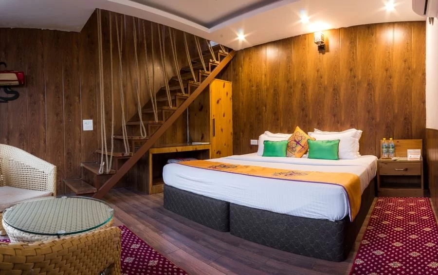 Room-at-Veda5-Luxury-Ayurveda-Yoga-Retreat-Rishikesh-Himalayas-India.webp