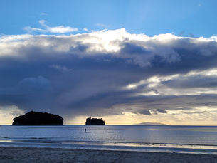 From the beach in Whangamata at sunrise. Two paddle boarders making their way to the islands in the distance. Closest to us is Whenukura on the left, Rawengiti in the middle, and way off in the far distance we can see Tuhua on the right.