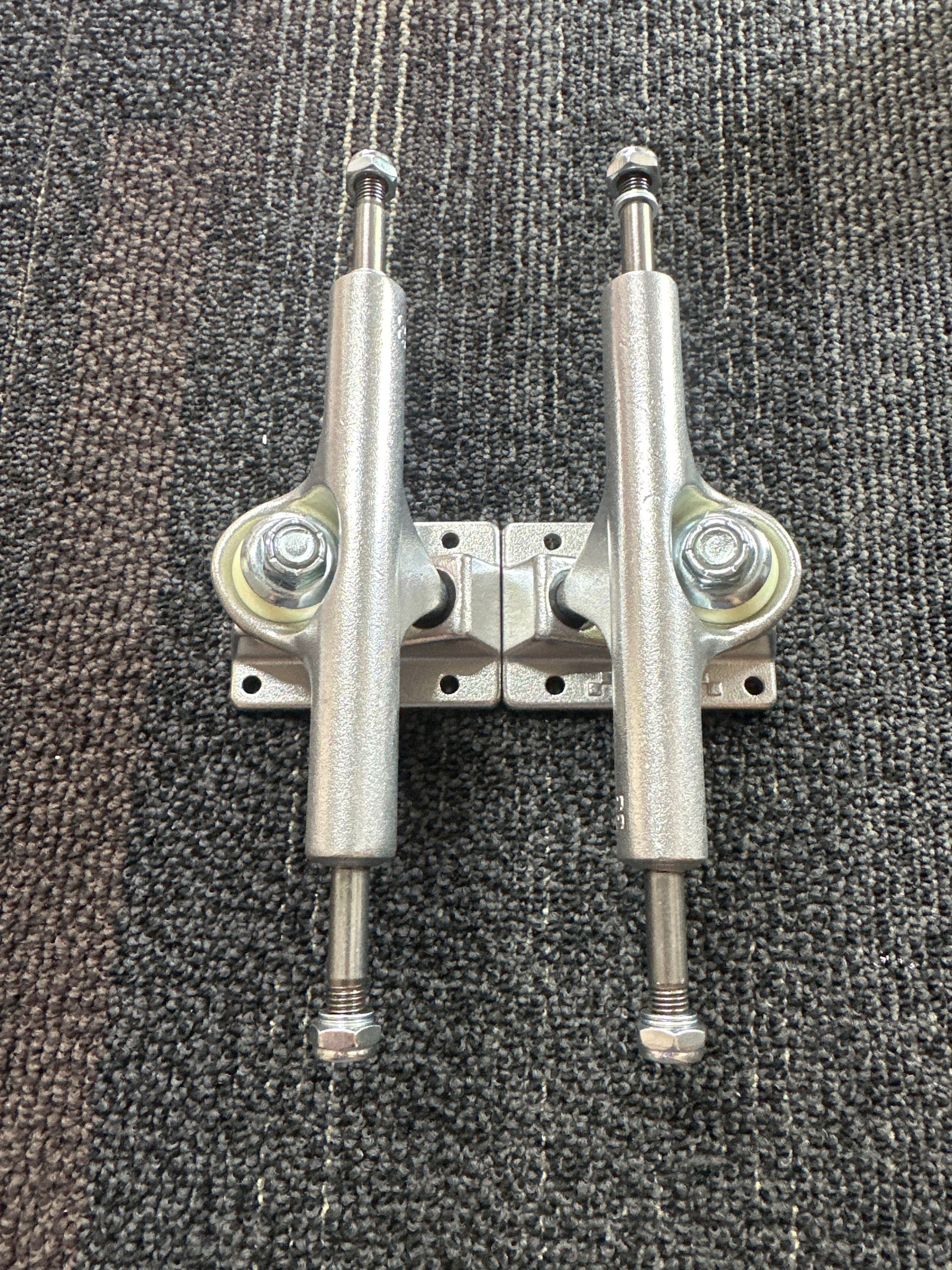 Ace Classic High 33 Trucks 