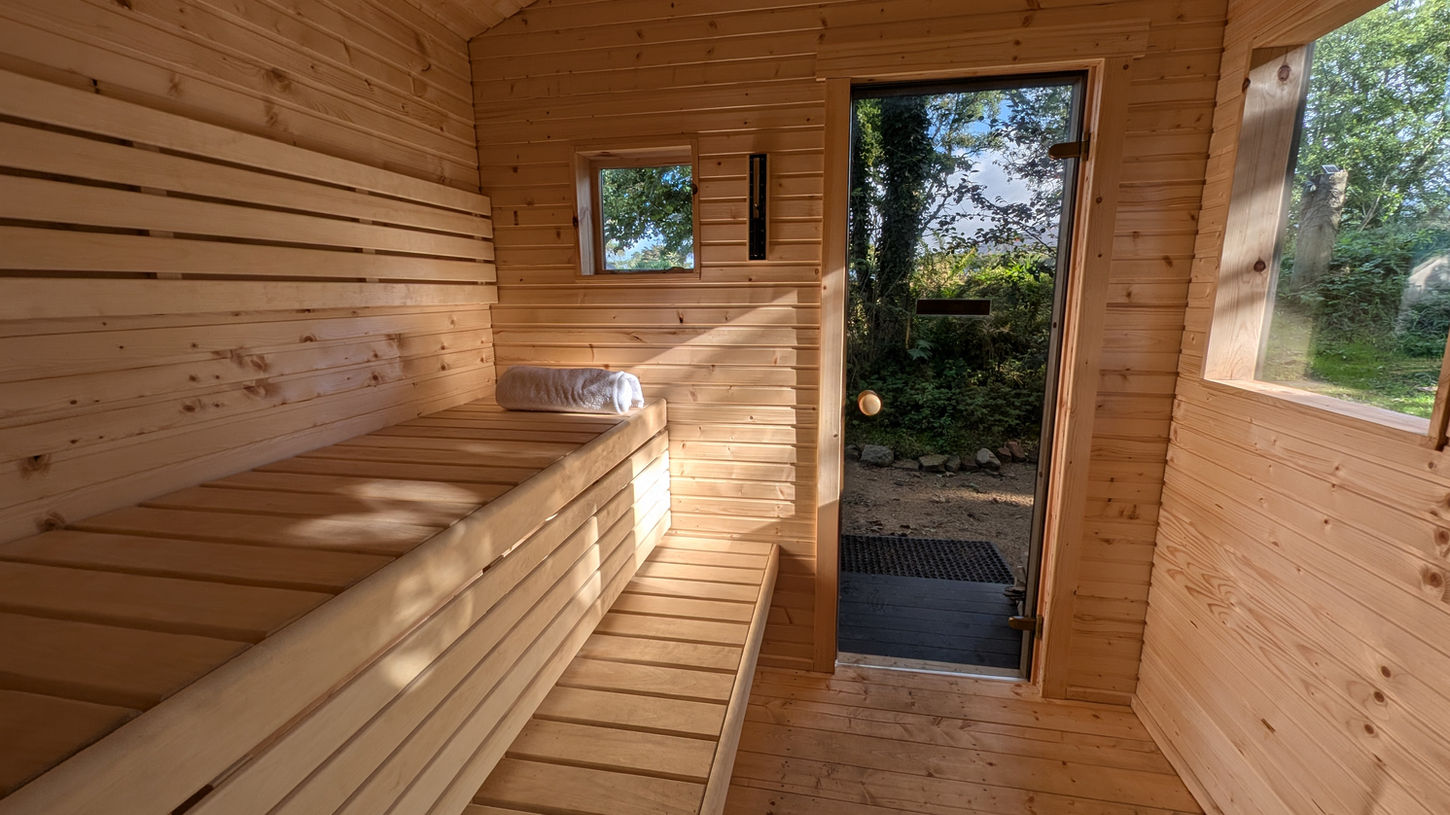 Self-catering cottages Isle of Arran with wood-fired sauna and plunge pool