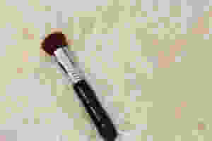 f80-flat-kabuki-sigma-beauty-brush.jpg
