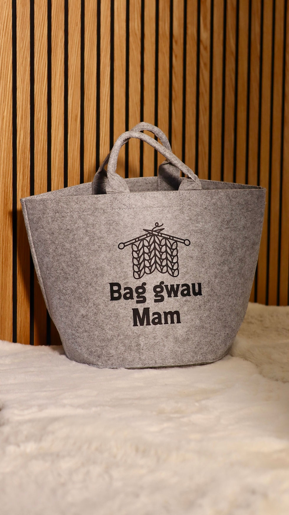 Bag ffelt efo'r geiriau "Bag gwau"