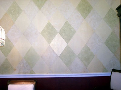 5 color harlequin on curved wall