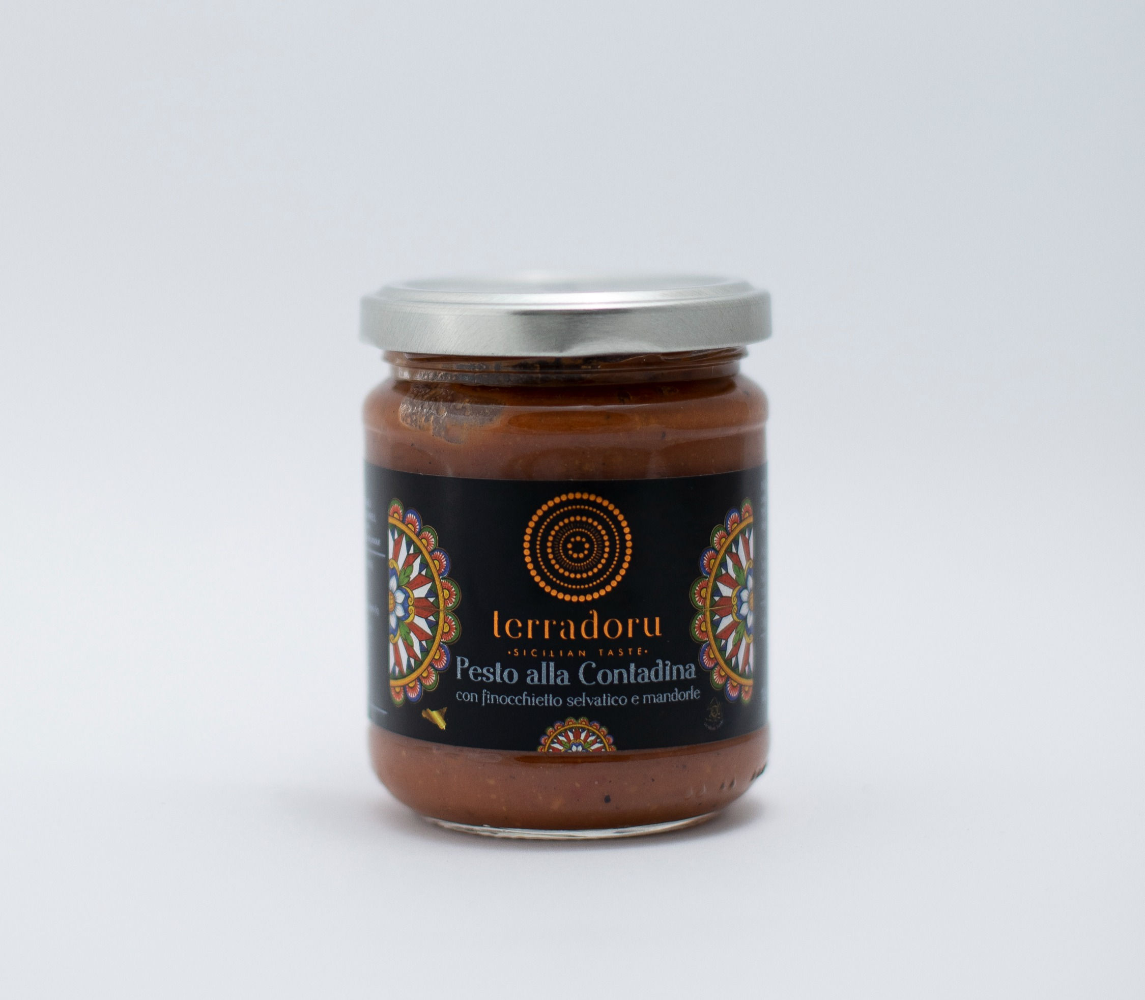 Pesto alla contadina con finocchietto e mandorle