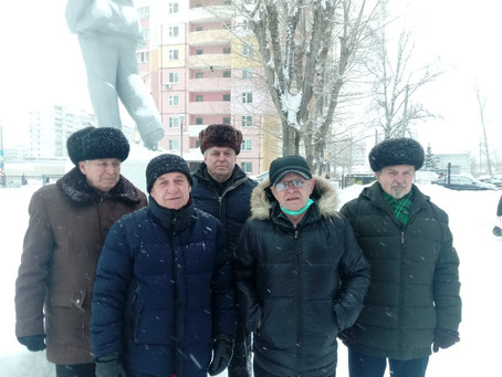 Возложение цветов к памятнику В.И Ленина в Авиастроительном районе города Казани