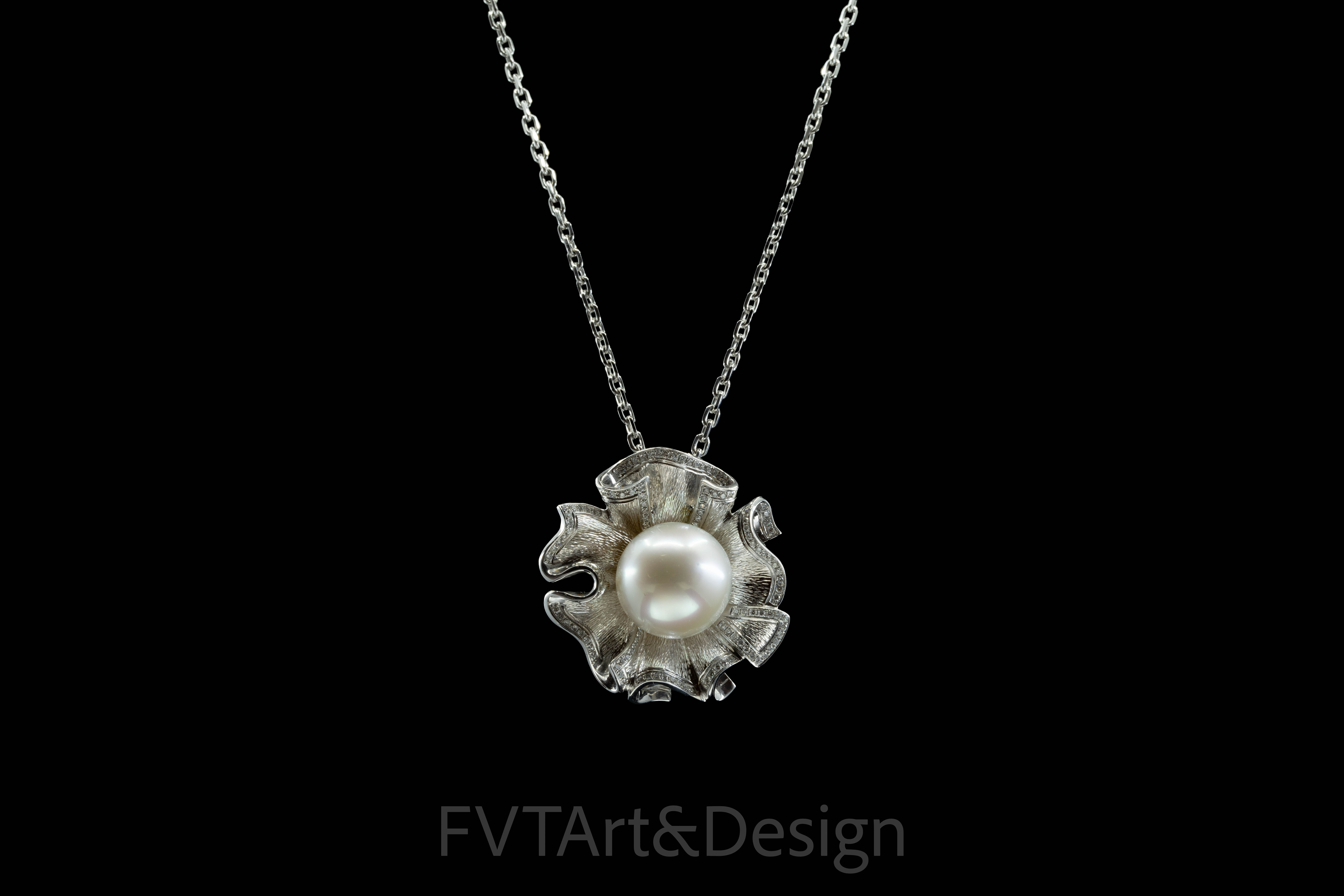 Southeast Asian pearl pendant 