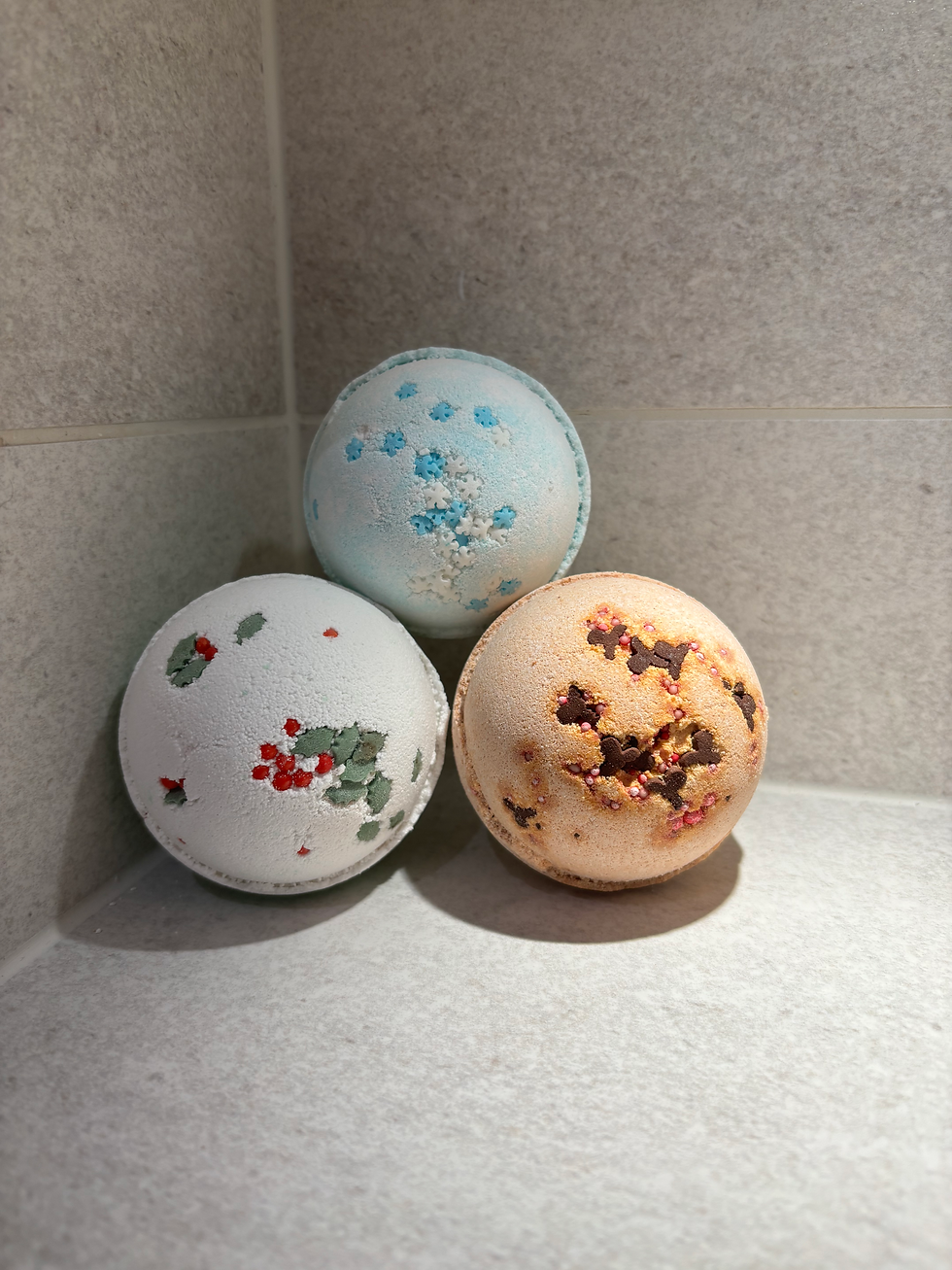 Thumbnail: Snowflake Bath Bomb, Blueberries                                180g