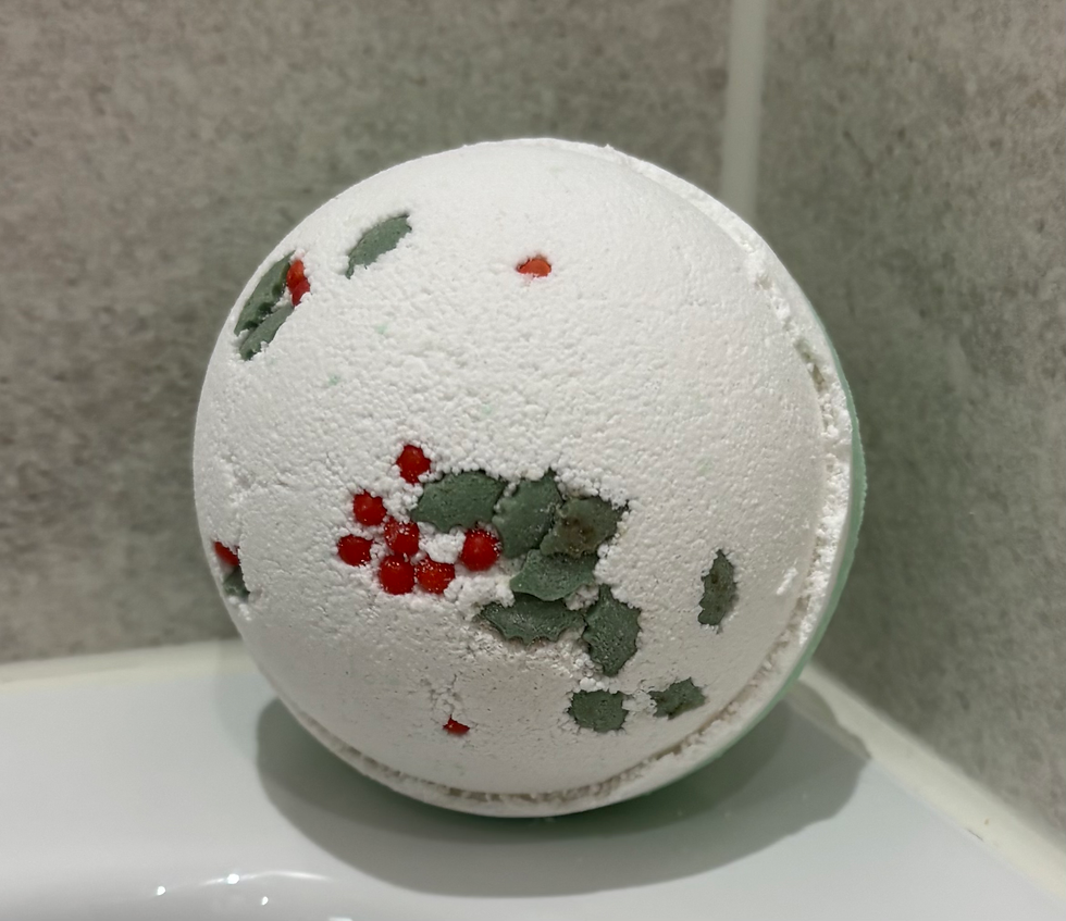 Thumbnail: Holly Berry & Mistletoe Bath Bomb                              180g