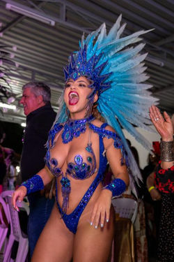 Thais Ferreira show