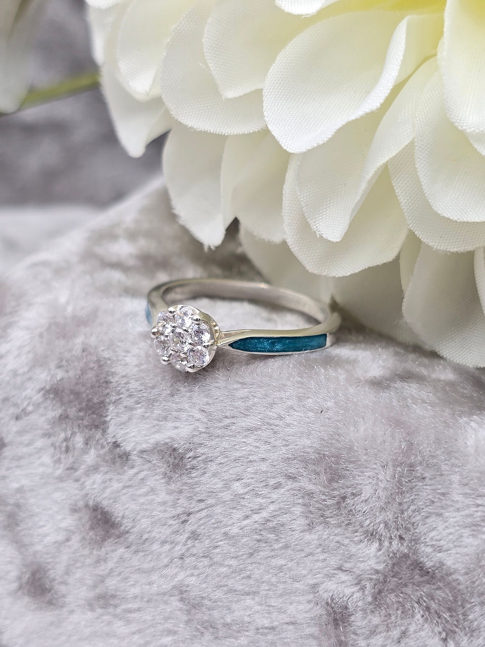 Thumbnail: Cluster Solitaire Ring