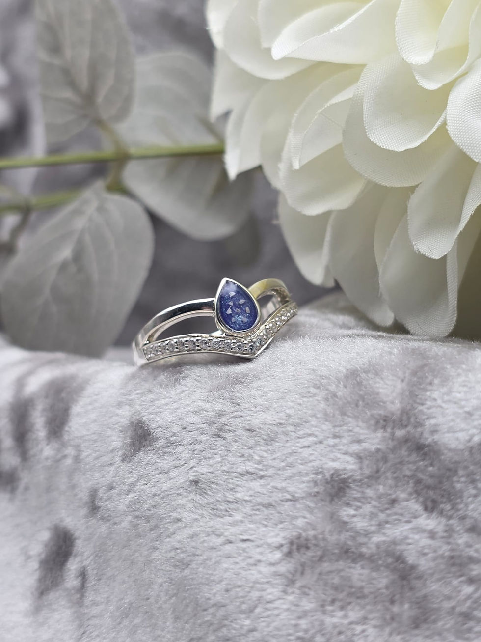 Thumbnail: Teardrop Wishbone Ring