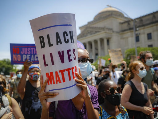 Các nhóm Facebook chuyển đến tấn công phong trào Black Lives Matter