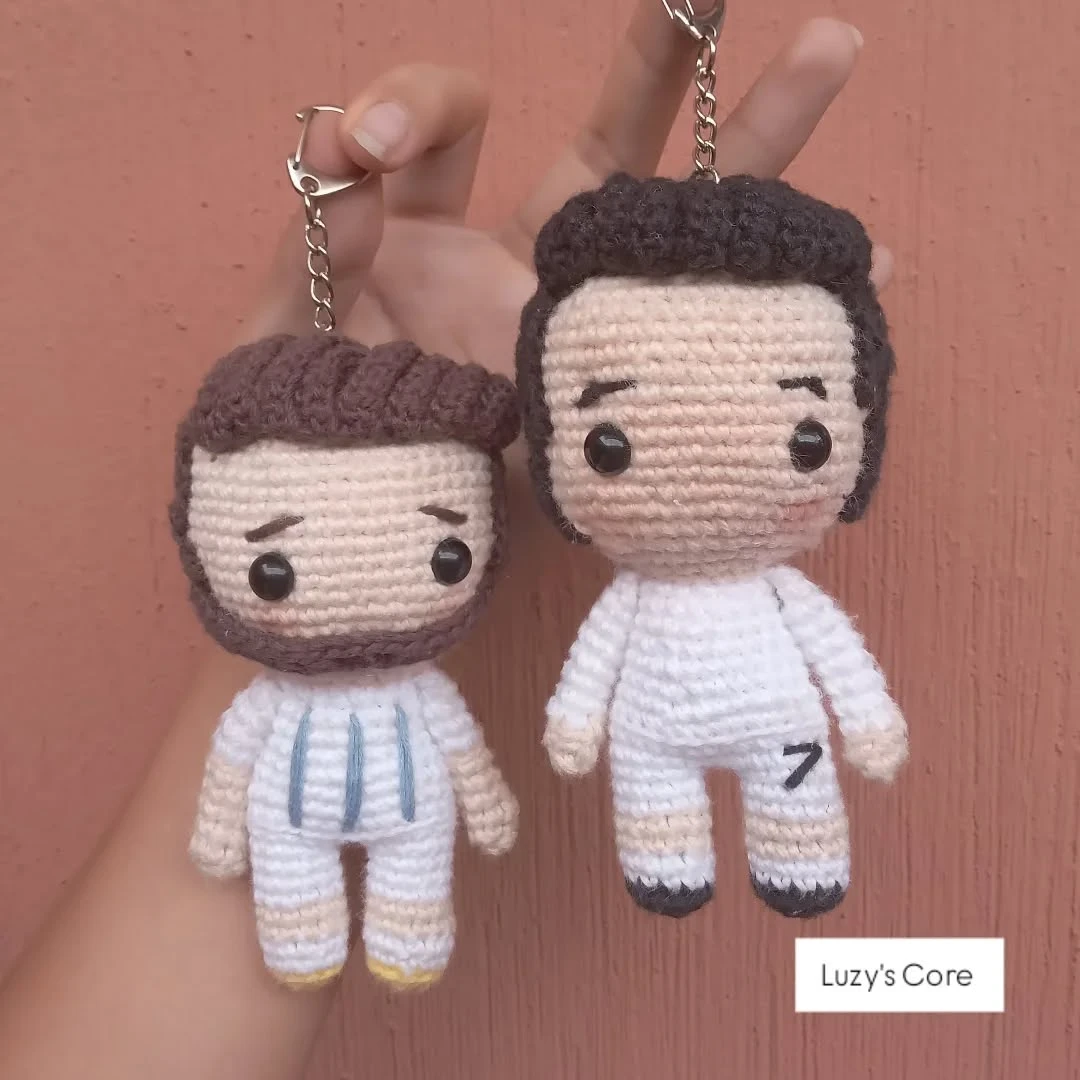 Llaveros amigurumis futbolistas