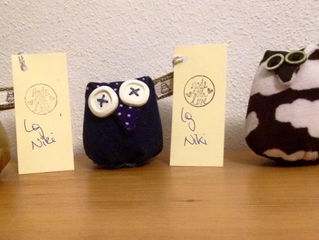 ab sofort gibts an meinen stoffpuppaln, zu meinem
label "by niko dema" ein weiteres eindeu