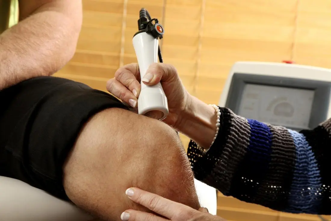 laser-therapy-for-knee-pain.webp