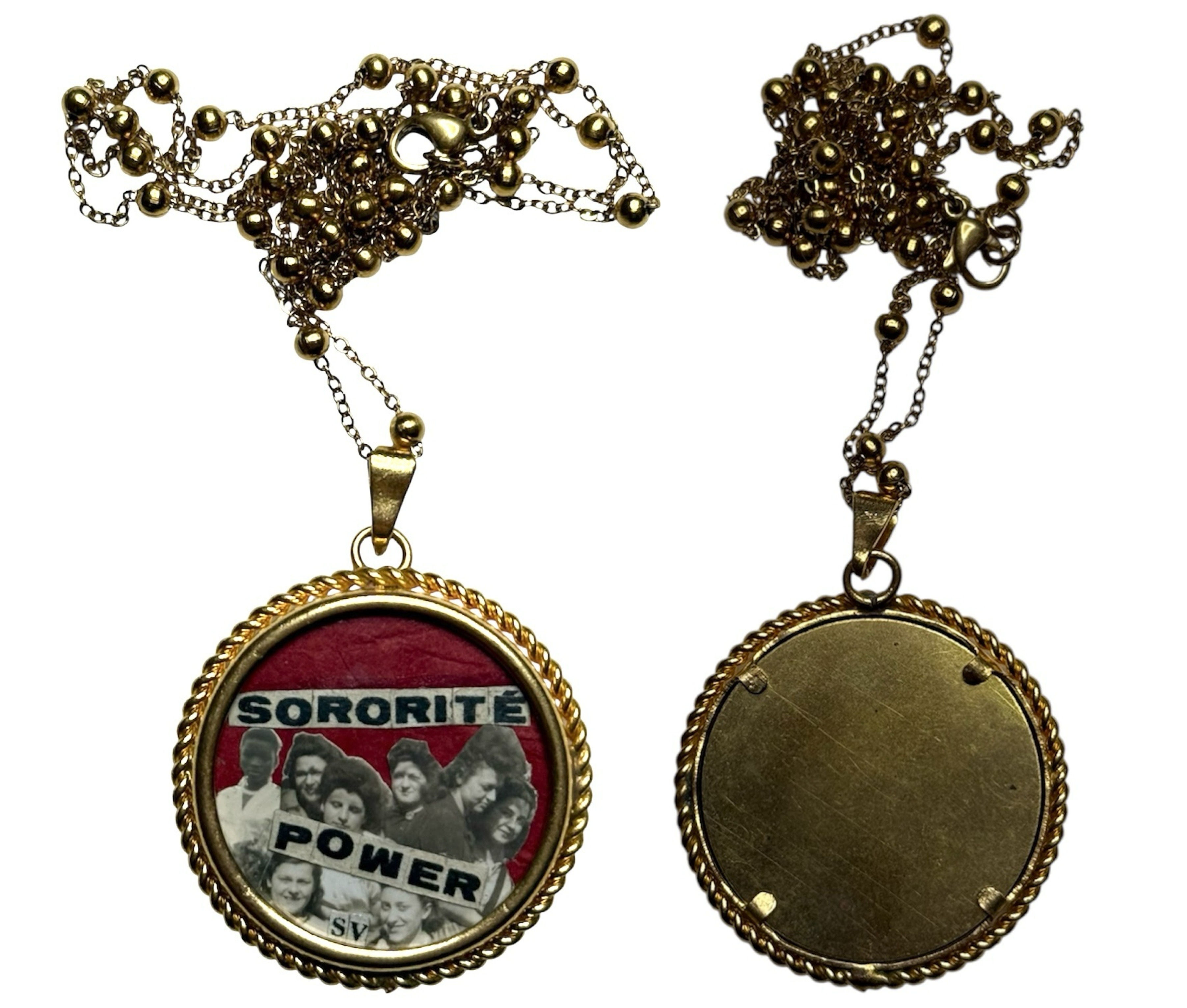 Pendentif "Amour", 2 femmes regardent les étoiles, chaine dorée,