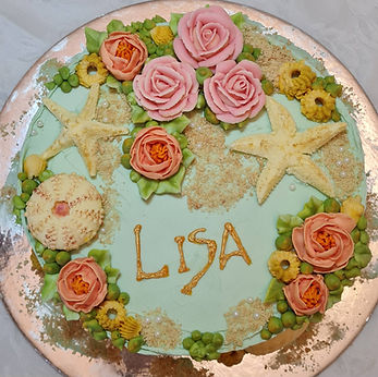 beachy cake with shells