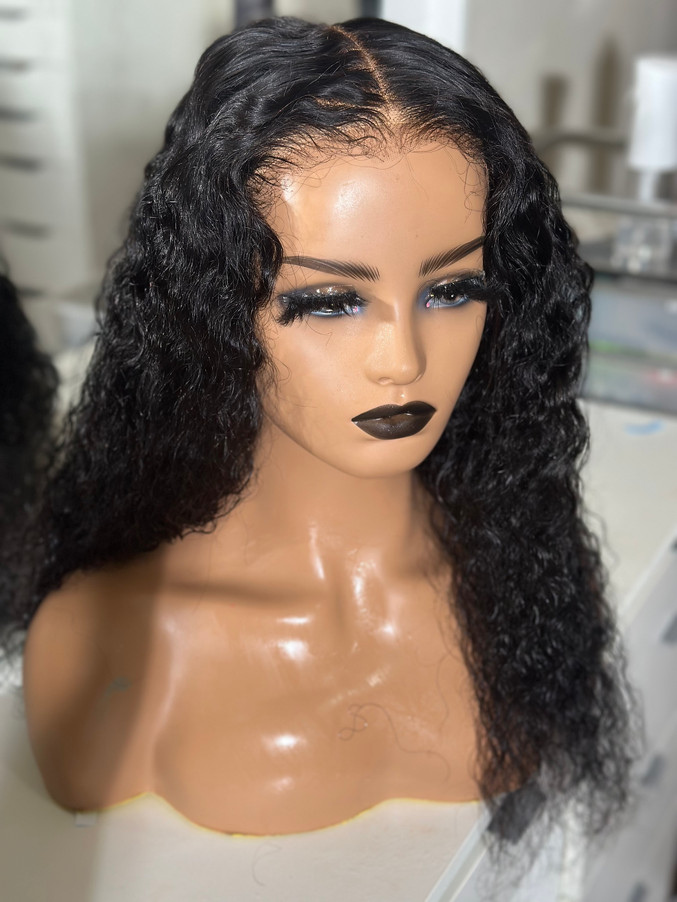 NATURAL HAIRLINE 360 INVISIBLE STRAP WAVY LACE WIG (USED)