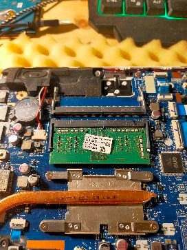 Carte mère d'ordinateur portable et barrette de RAM