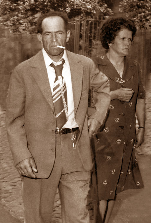 foto vintage di un uomo e una donna del secolo passato