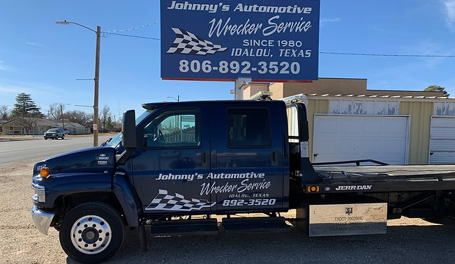 johnnys auumotive wrecker truck3_edited.