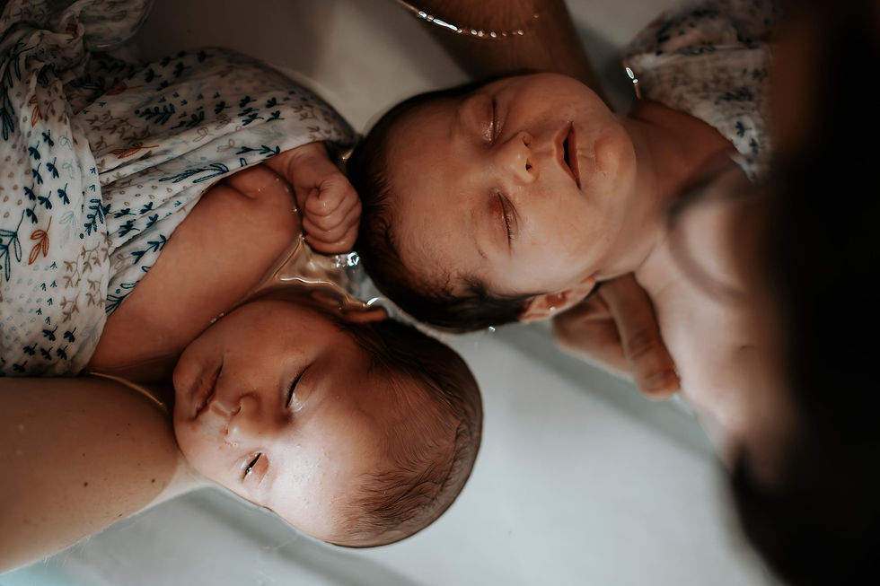 Babiendouceur_bienvenue_accompagnante_perinatale_bain_enveloppe_bebe.jpg