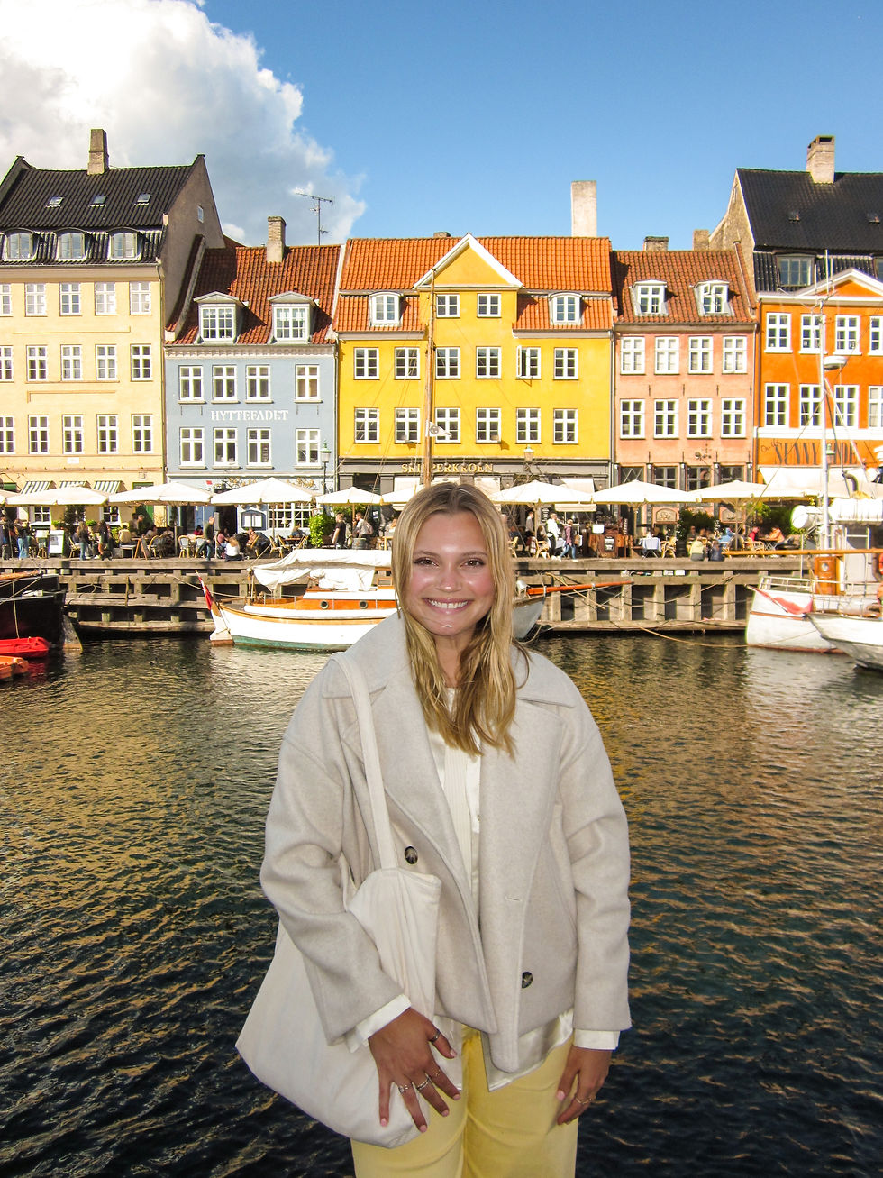 In copenhagen with my tote bag