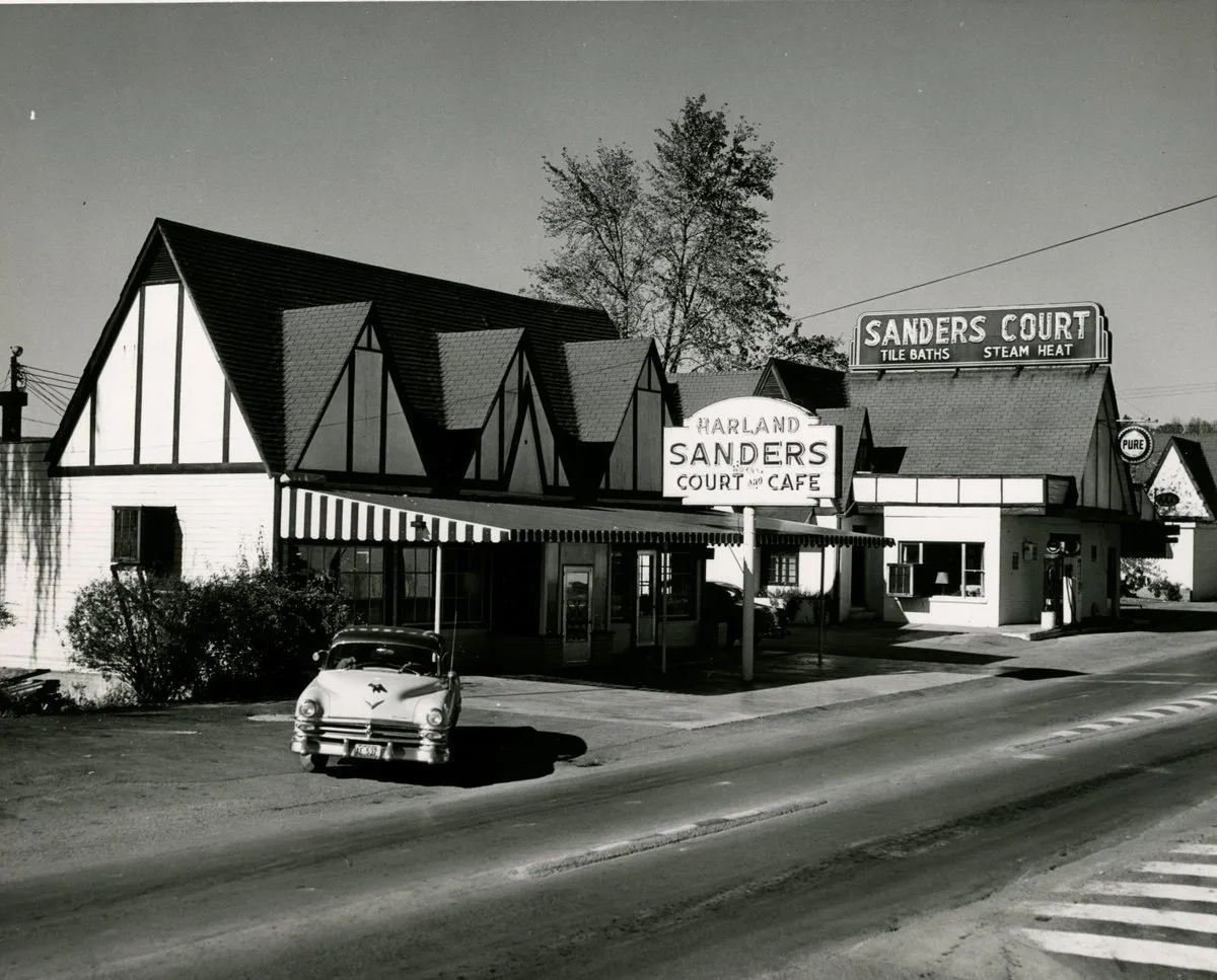 Sanders Court & Cafe 