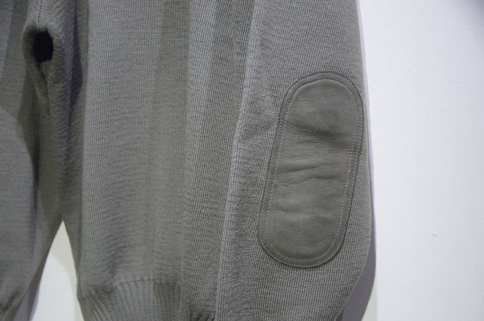 サムネイル： 00s Barbour Middlegauge Suede Patch Wool Crew Knit  バブアー スウェードパッチ クルーネックニット