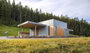Remembering Canada’s
Forgotten Internment Operations, Cave and Basin Interpretive Centre