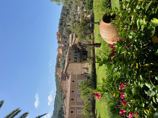 La Residenca Belmond hotel grounds