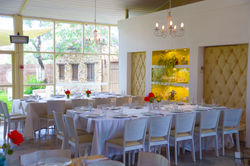 הצצה על מבנה האבן  שבחצר