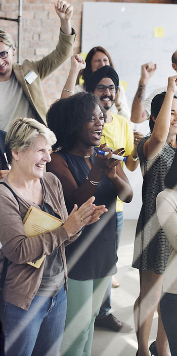 faller-finance-menschen-applaudieren