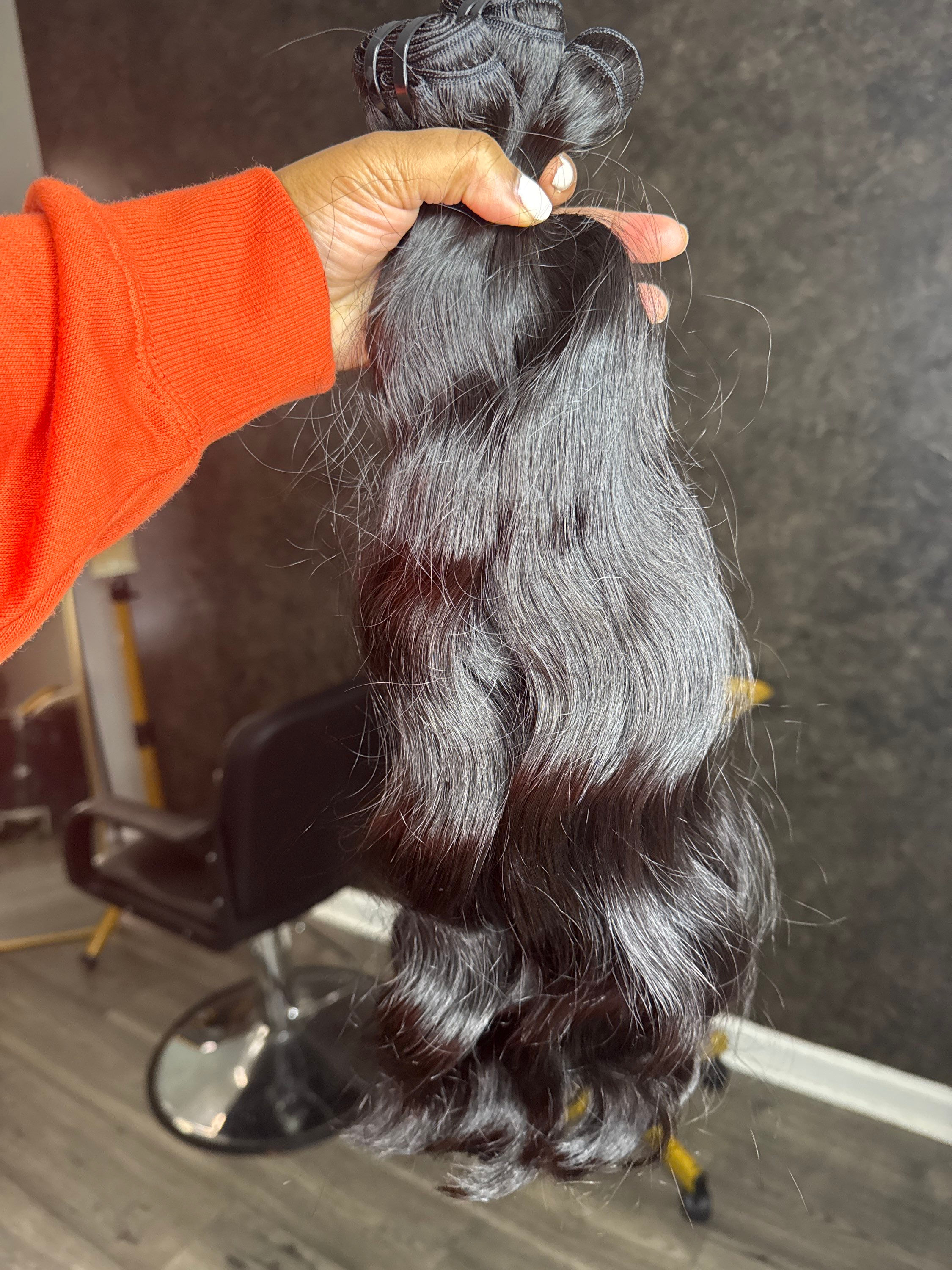 LOVELY NATURAL WAVY BUNDLE SELECTION