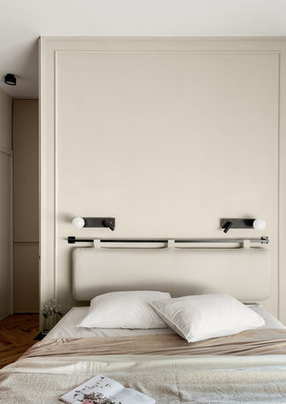 מטבח בגווני חול וחמרה, מטבח מינימליסטי, מטבח מודרני,
 מטבח מעוצב, עיצוב מטבח
סלון מינימליסטי, נגרות, אחסון, ספה כחולה, כורסא, תקרת בטון
פינת אוכל מינימליסטית, פינת אוכל עץ, גוף תאורה עץ, אומנות
מקלחת מינימליסטית, ארון כיור

 מטבח מעוצב, עיצוב מטבח
סלון מינימליסטי, נגרות, אחסון, ספה כחולה, כורסא, תקרת בטון
פינת אוכל מינימליסטית, פינת אוכל עץ, גוף תאורה עץ, אומנות
חדר ילדים מעוצב, צביעת תקרה, פרקט פיש בון
חדר מאסטר, ארונות חדר מאסטר