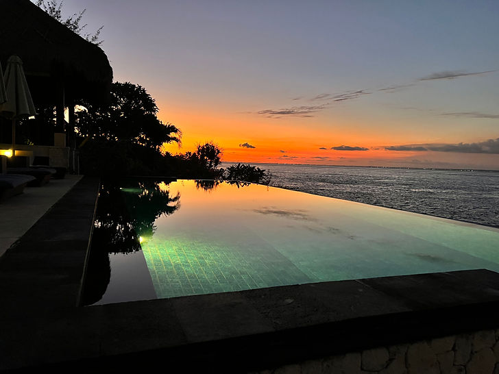 sunsetpool_202312220403044.jpg