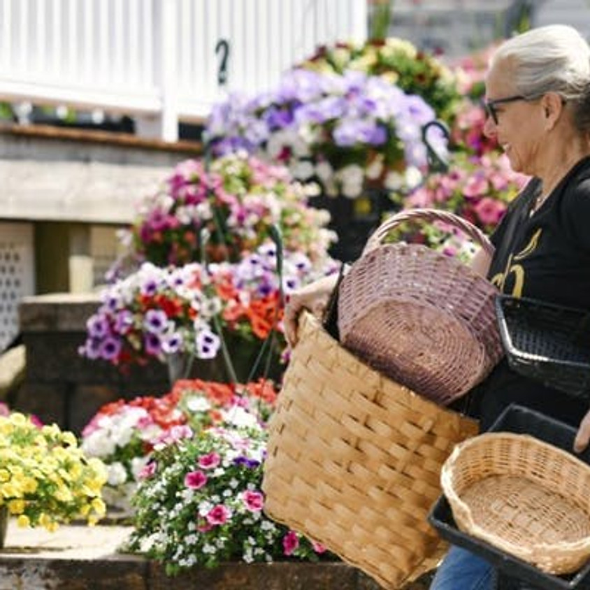 Golden Apple Market: A Blend of Artisan & Farmhouse Finds